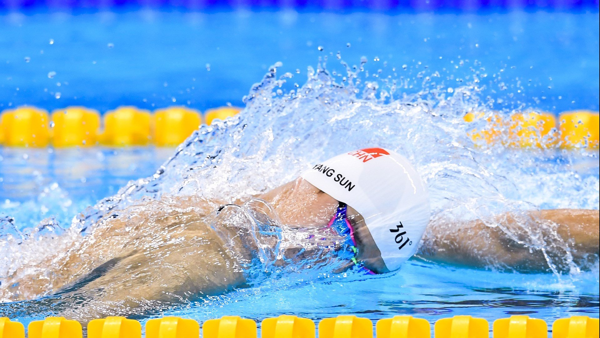 开云电竞登录-上海国际田径赛谢震业100米再破10秒，谢震业最新200米比赛